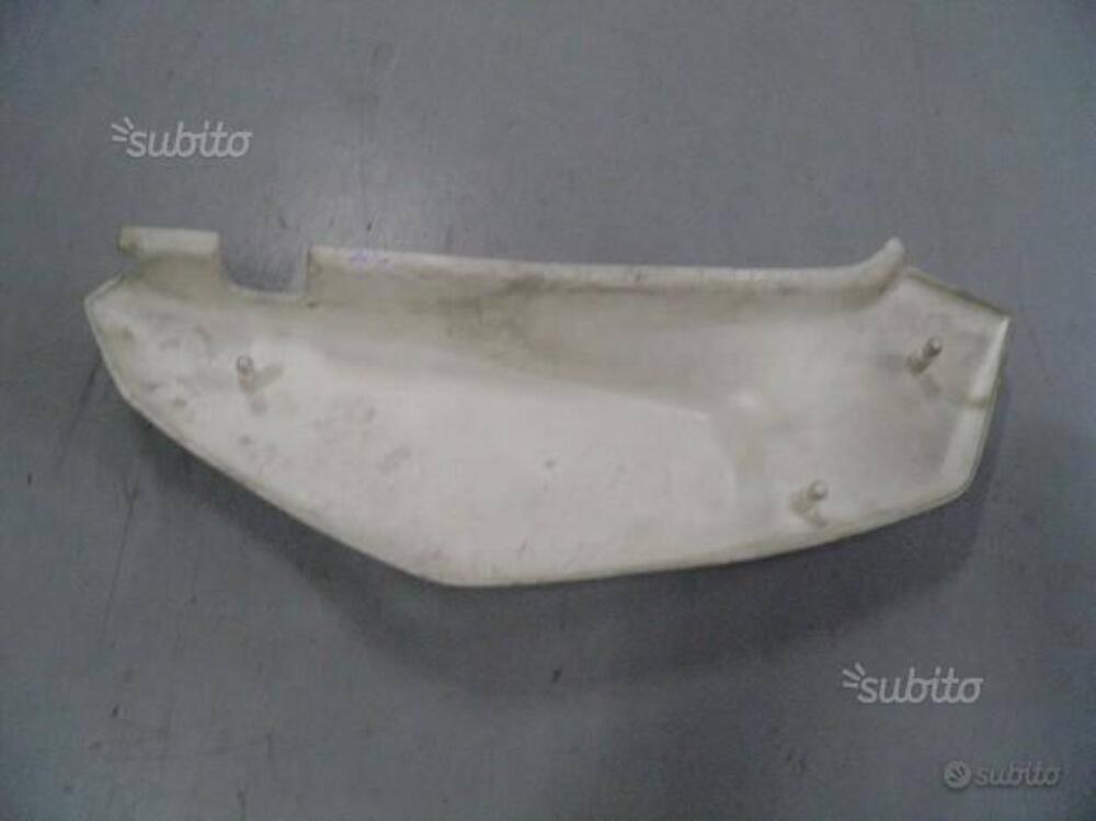 FIANCATINA SINISTRA PER APRILIA. CODICE AP8230364. (2)