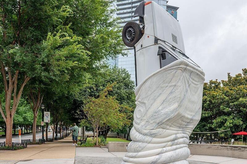 Sculture strane ne abbiamo? Ecco l&rsquo;Autoeater americano che si mangia la Fiat Panda ad Atlanta [foto]