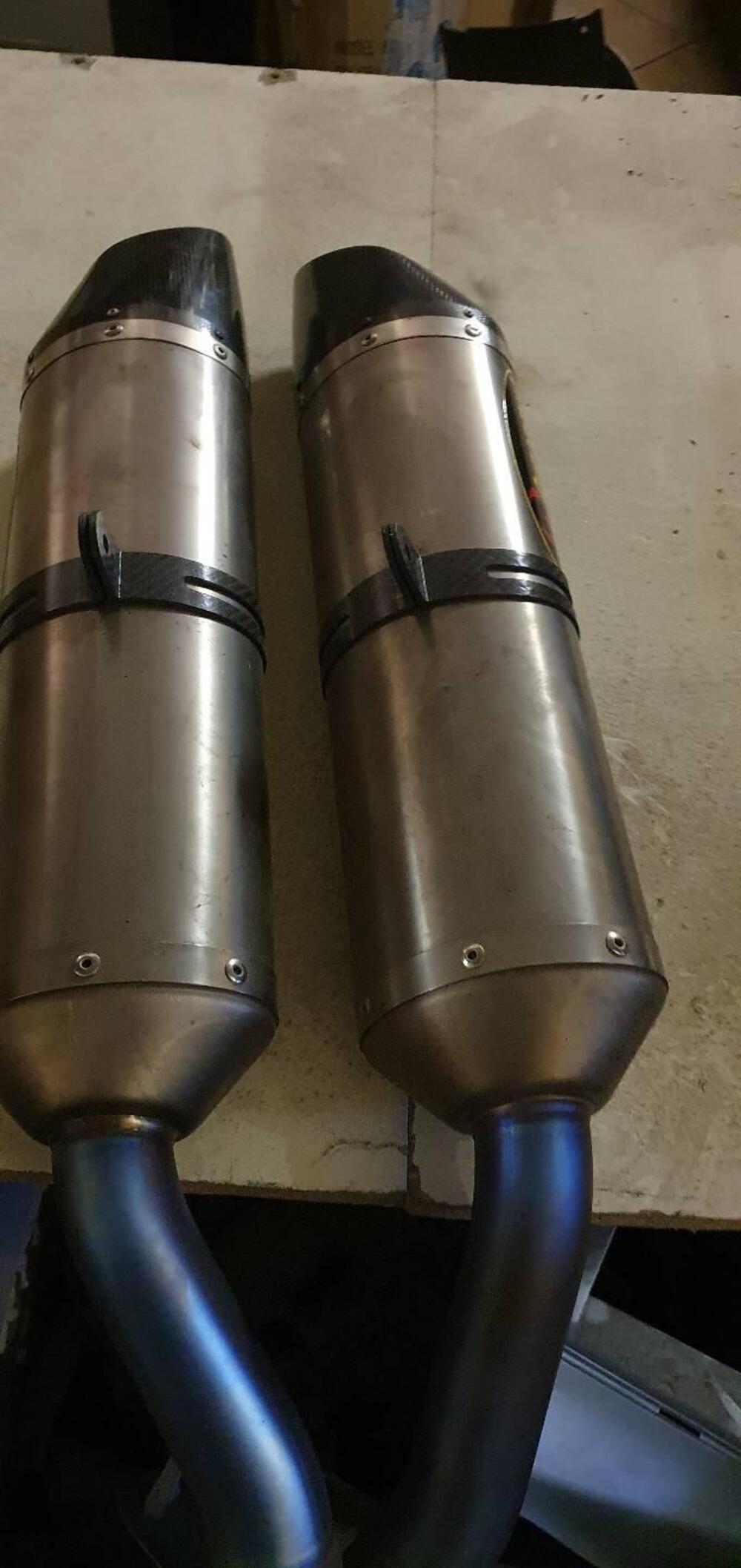 AKRAPOVIC R1 anno 04 05 06 (3)