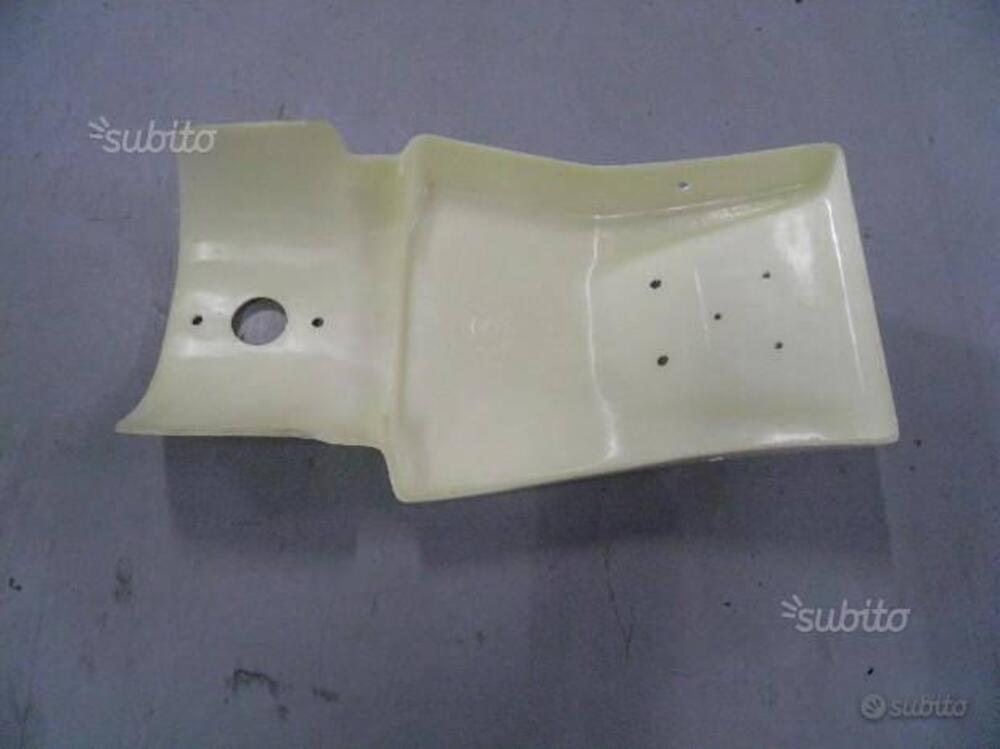 PARAFANGO POSTERIORE APRILIA. CODICE AP8126038. (3)