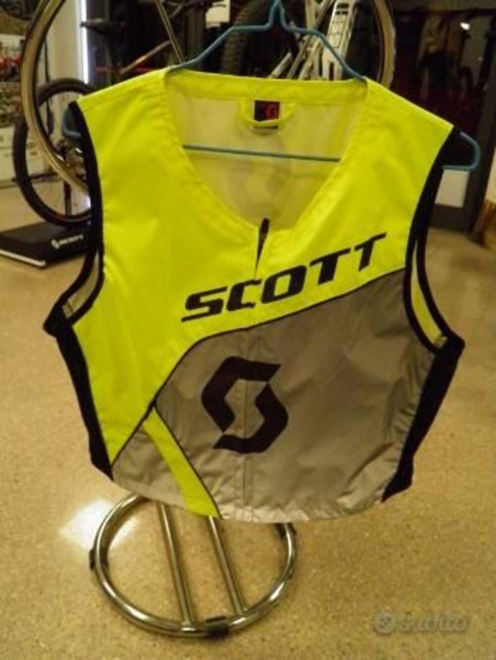 Gilet riflettente Sott codice 233745 Scott