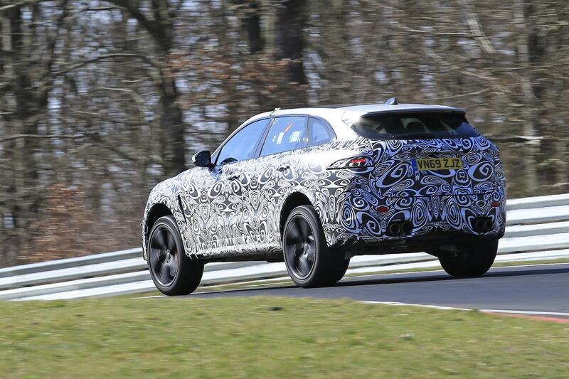 La Jaguar F-Pace SVR in azione al Ring