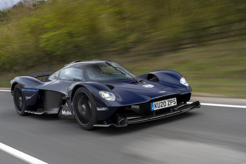 Aston Martin Valkyrie, test su strada per l&#039;hypercar