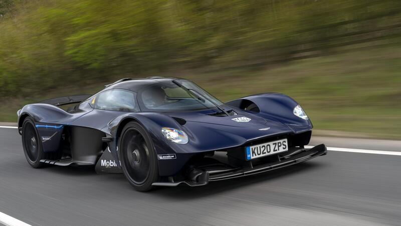 Aston Martin Valkyrie, test su strada per l&#039;hypercar