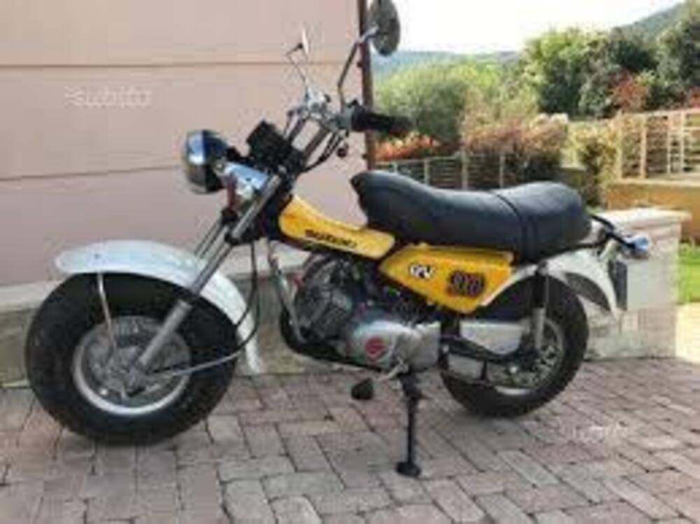 Pezzi vari Suzuki RV 90 (2)