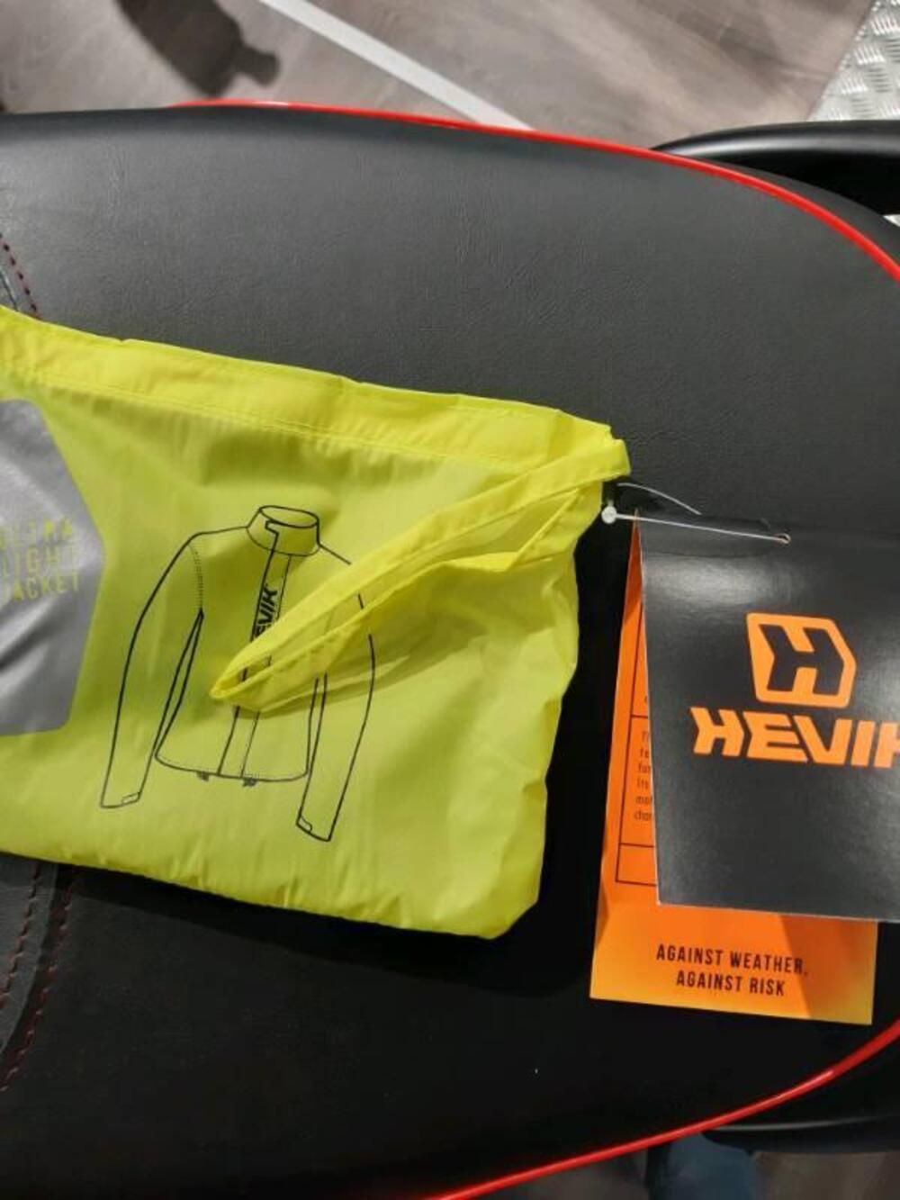 Giacca antiacqua fluorescente Hevik (3)