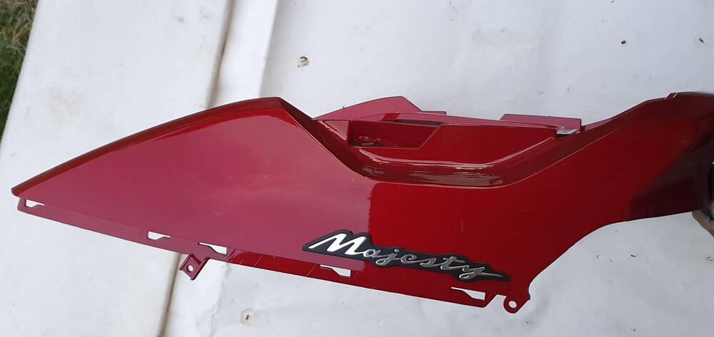 CARENA POSTERIORE YAMAHA MAJESTY 250 ROSSO (3)