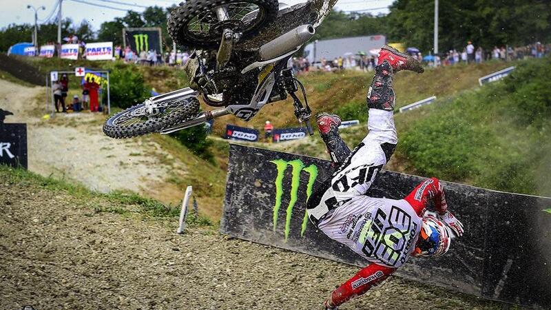 Motocross. Perch&eacute; &egrave; cos&igrave; facile farsi male?