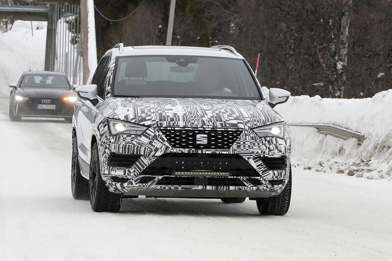 Seat Ateca: restyling e powertrain ibrido in arrivo [Foto spia]