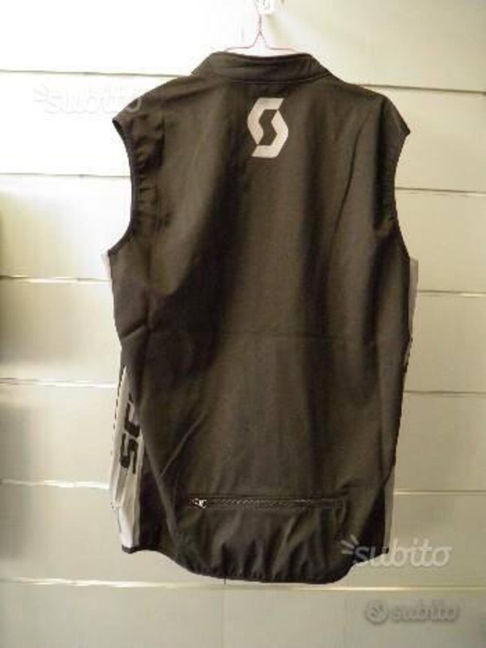 GIACCA SCOTT SENZA MANICHE MOD. VEST ENDURO NERA. (2)