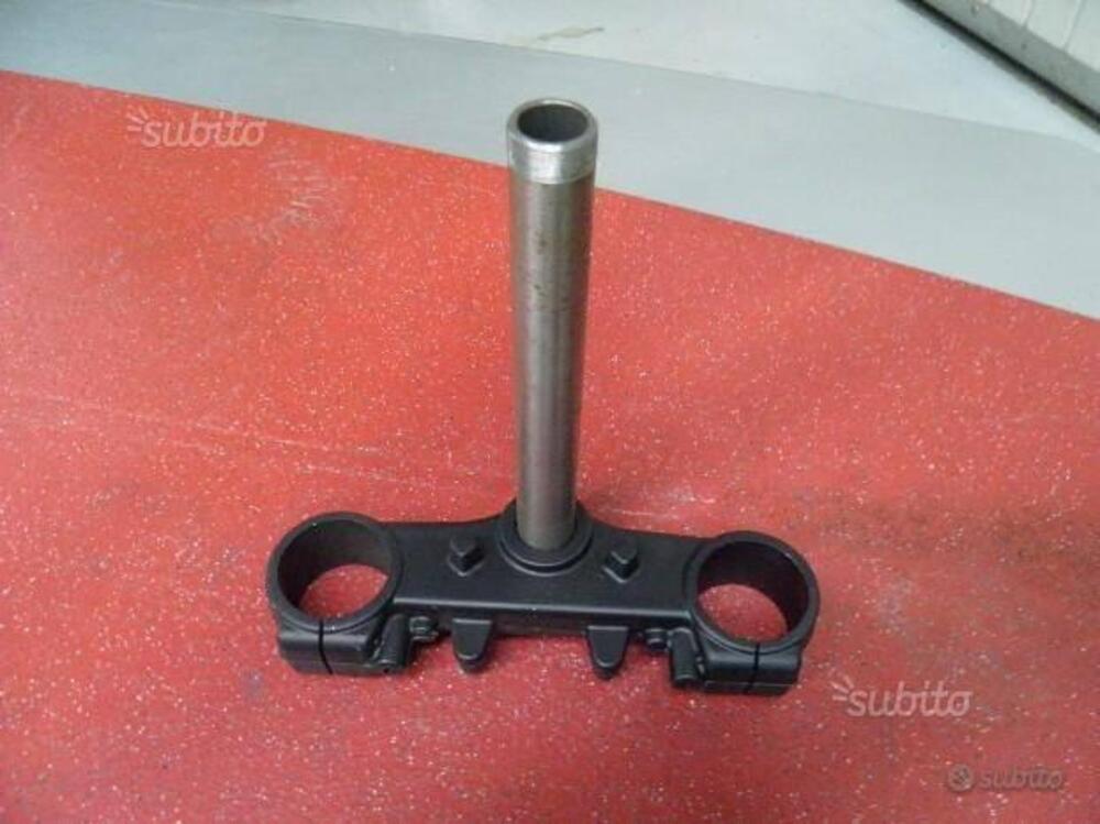 PIASTRA INF. FORCELLA APRILIA RX 50 E TUAREG 50