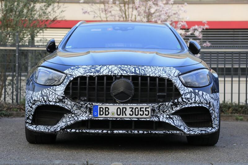 Il muso camuffato della Mercedes Classe E 63 AMG