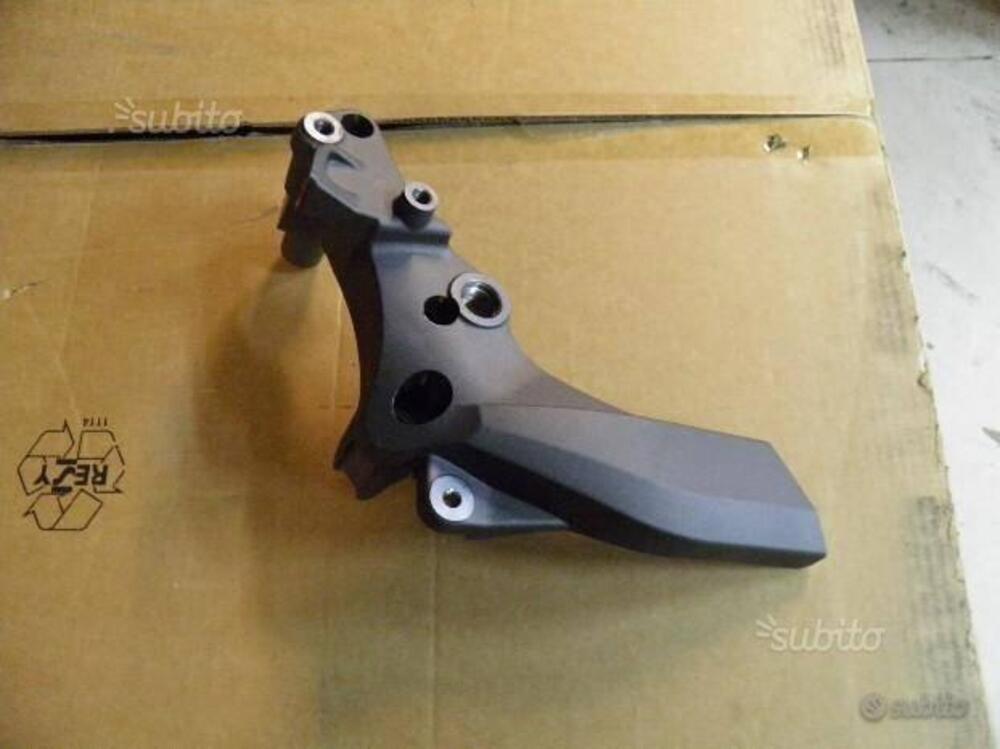 SUPPORTO MOTORE E PEDANA SINISTRO PER BMW 650