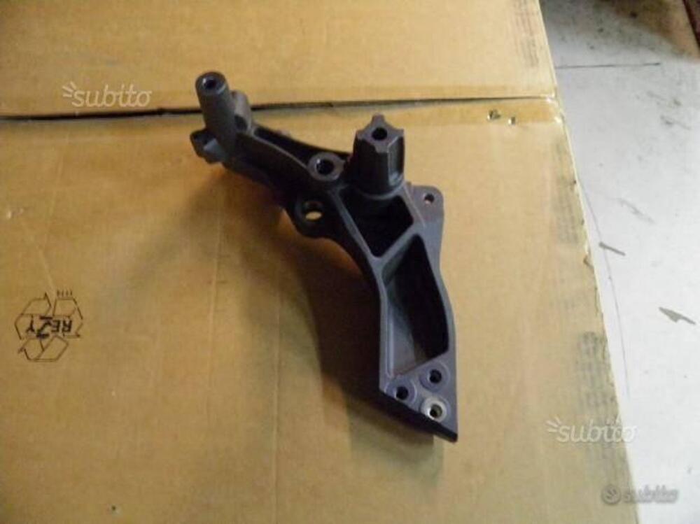 SUPPORTO MOTORE E PEDANA SINISTRO PER BMW 650 (2)
