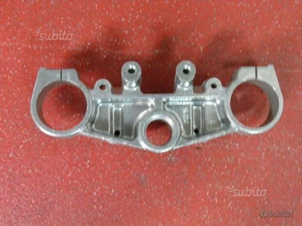 PIASTRA SUP. FORCELLA APRILIA CODICE AP8203305 (2)