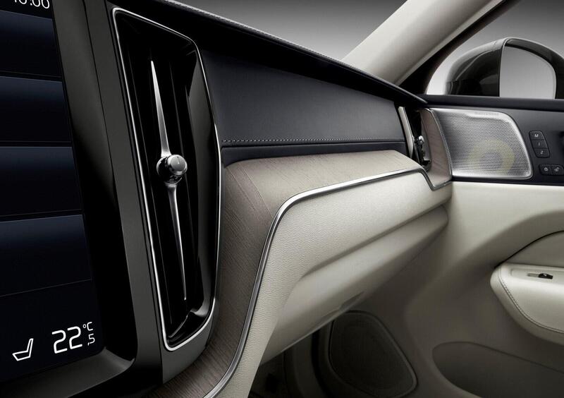 Volvo XC60 (2017-->>) (38)