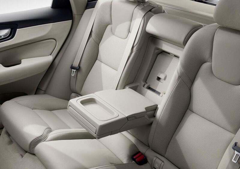 Volvo XC60 (2017-->>) (35)