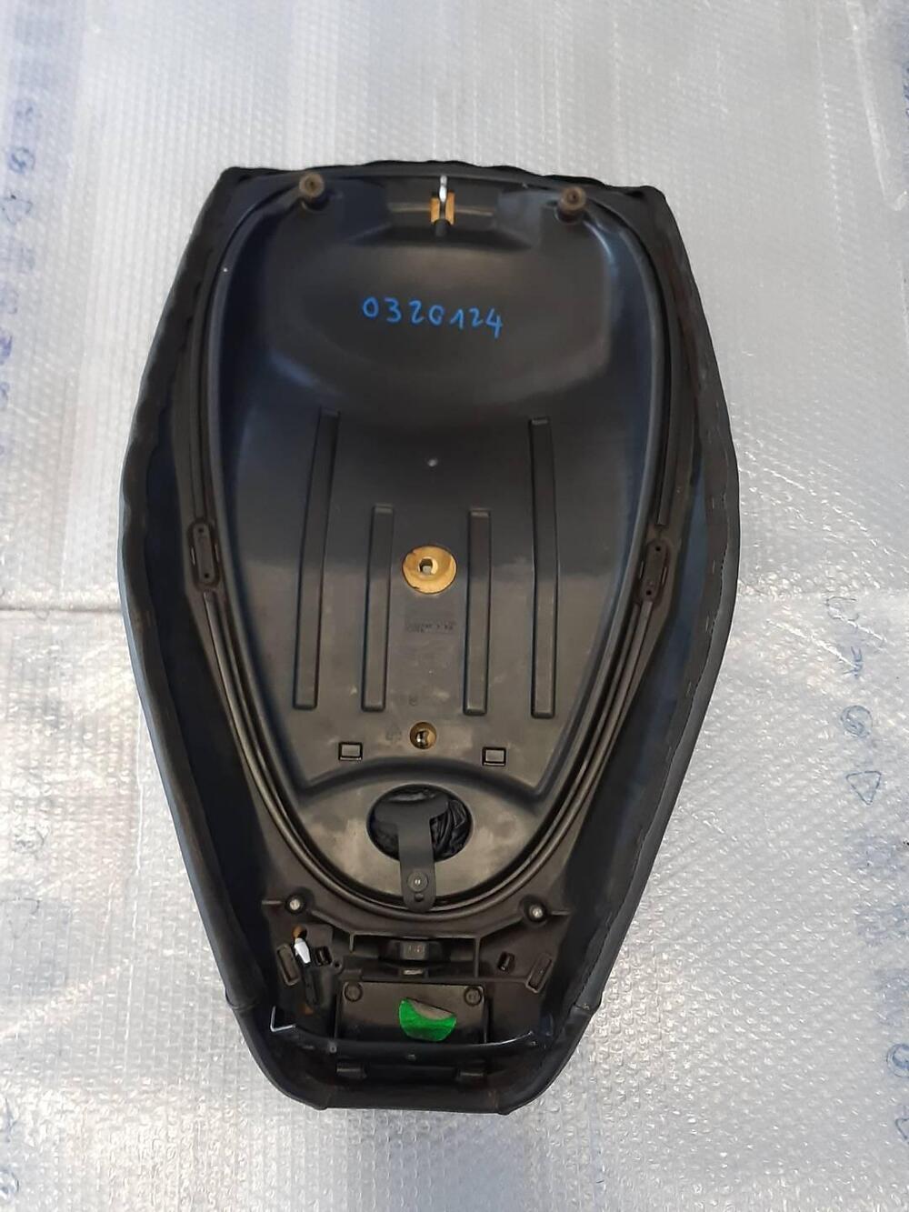 SELLA PIAGGIO MP3 2006-2012 (2)