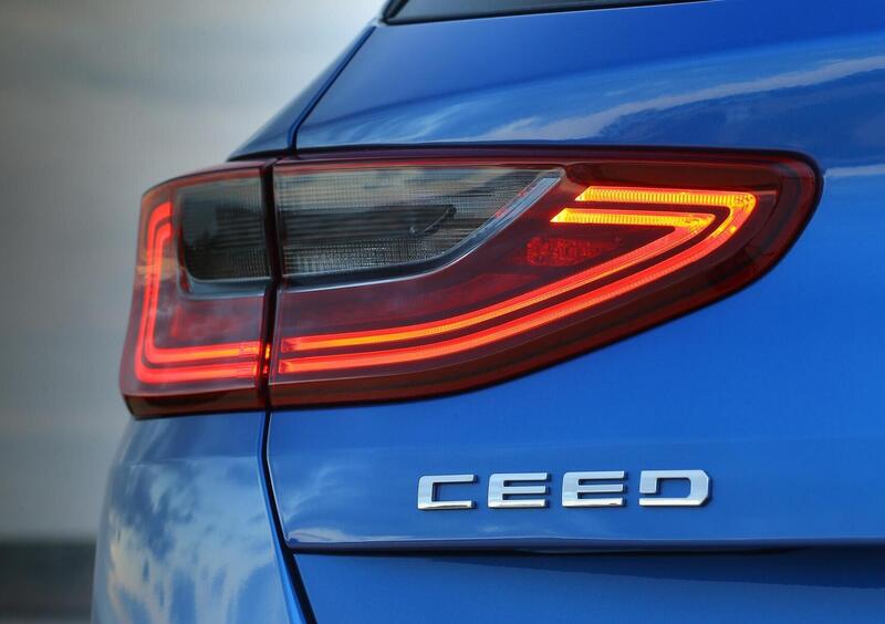 Kia Ceed (2018-->>) (24)