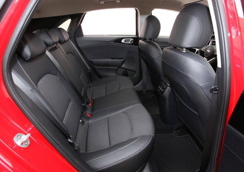 Kia Ceed (2018-->>) (13)