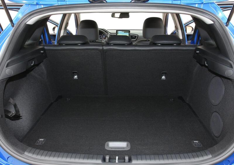 Kia Ceed (2018-->>) (14)