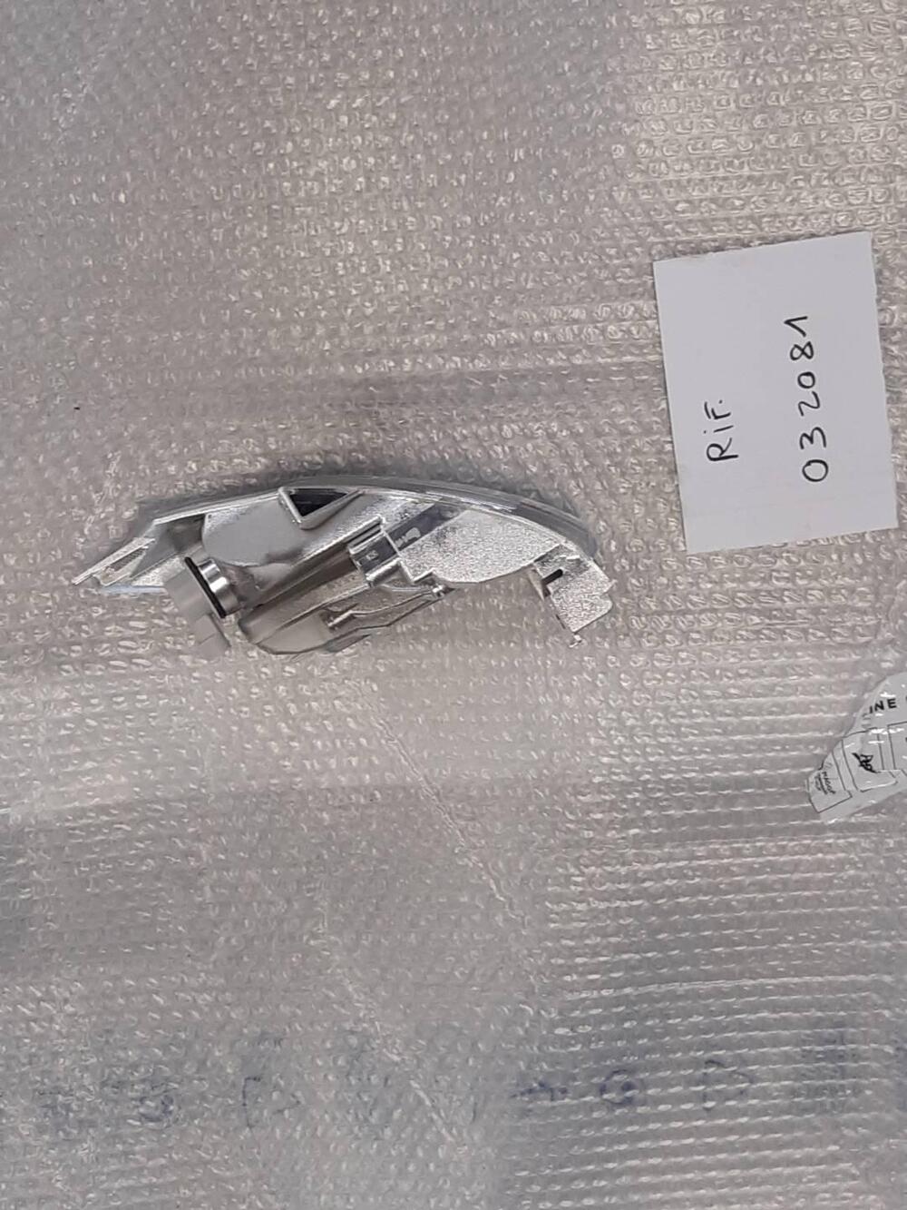 FANALE POSTERIORE SINISTRO PIAGGIO NEW BEVERLY 300 (2)