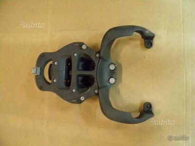 MANIGLIONE SUPPORTO BAULETTO APRILIA SCARABEO