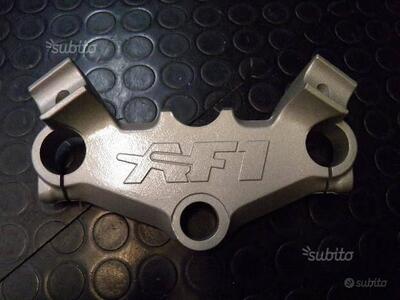 PIASTRA SUP. FORCELLA APRILIA AF 1 50 AP8203360