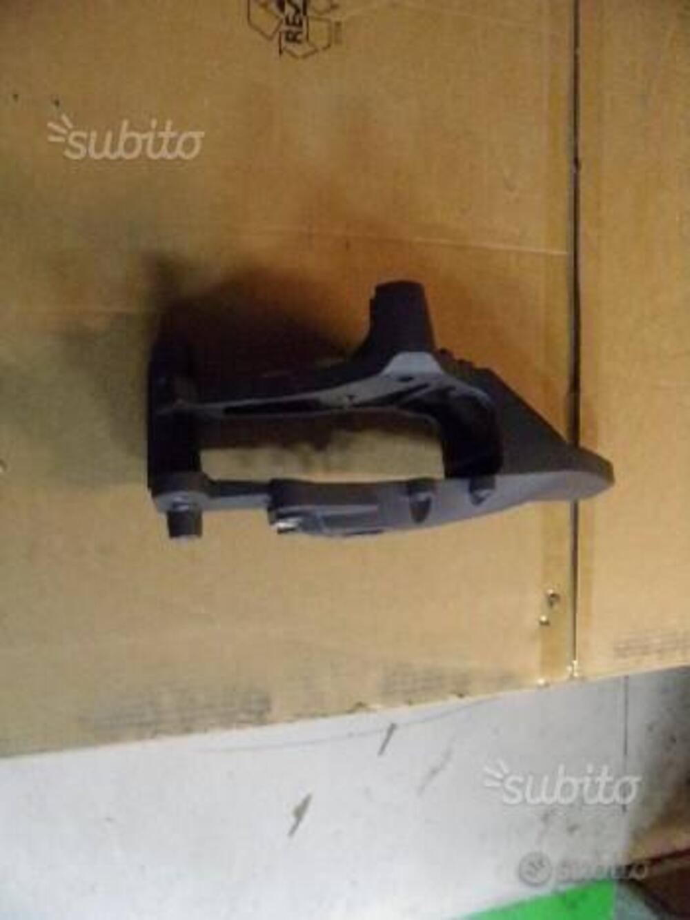 SUPPORTO MOTORE E PEDANA DESTRO BMW 650 COUNTRY