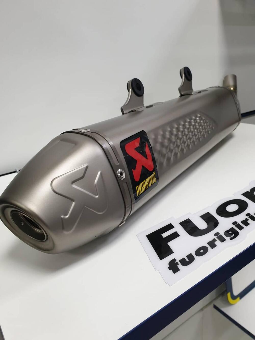 Scarico Husqvarna/ KTM Akrapovic (3)