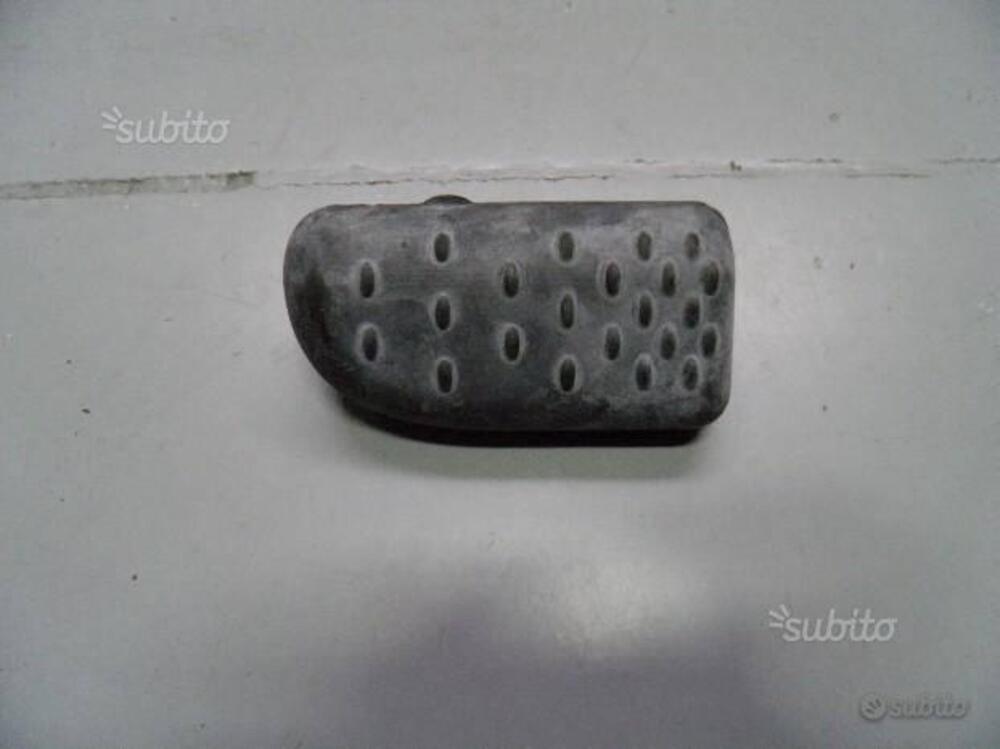 GOMMA PEDANA APRILIA SCARABEO 500 CODICE AP8144514