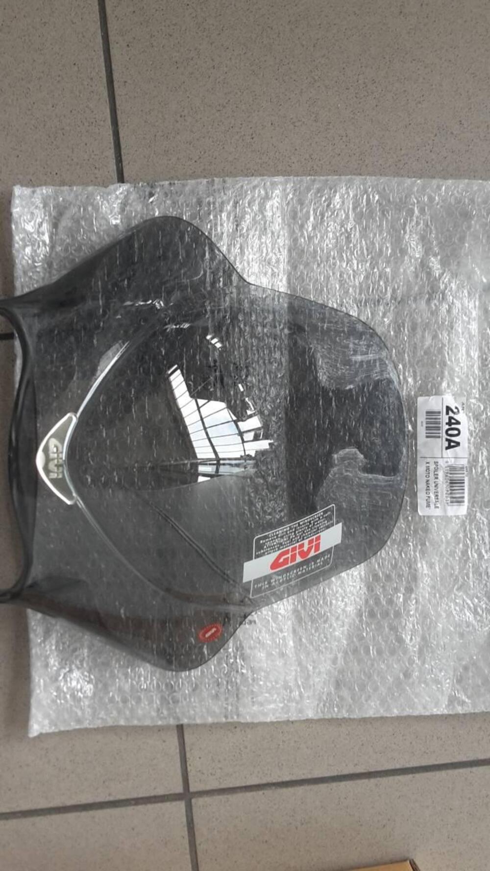 GIVI 240A + A240A SPOILER UN.FUME'MOTO NAK. C/ ATT