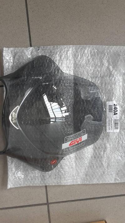 GIVI 240A + A240A SPOILER UN.FUME'MOTO NAK. C/ ATT