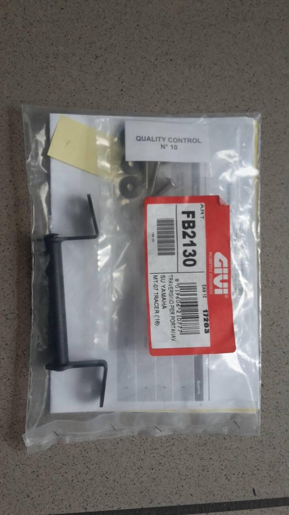 GIVI FB2130 TRAVERSINO PER PORTANAV. MT07 TRACER