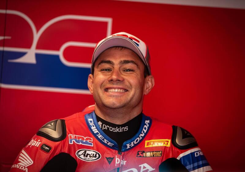 SBK. Leon Haslam: &ldquo;Speriamo di tornare presto in pista a farvi divertire&rdquo;