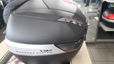 GIVI V47 + E134S BAULETTO V47 TECH MONOKEY NEROCOV