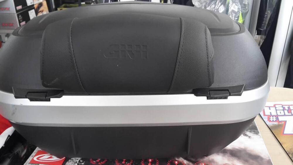 GIVI V47 + E134S BAULETTO V47 TECH MONOKEY NEROCOV (2)