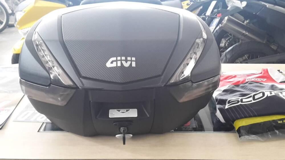 GIVI V47 + E134S BAULETTO V47 TECH MONOKEY NEROCOV (3)