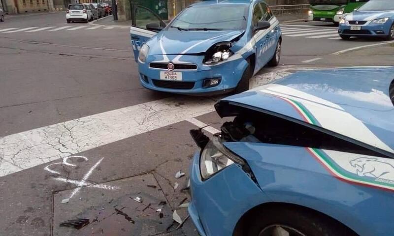 Scontro fra volanti della polizia nella Milano deserta. Nessun ferito nell&#039;incidente, preso il ladro