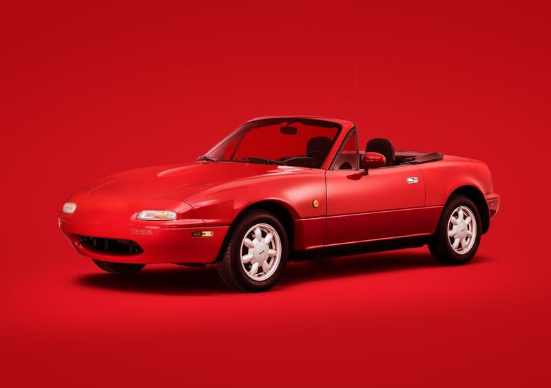 La Miata prima serie arriva nel 1989. Ed diventa subito un successo mondiale