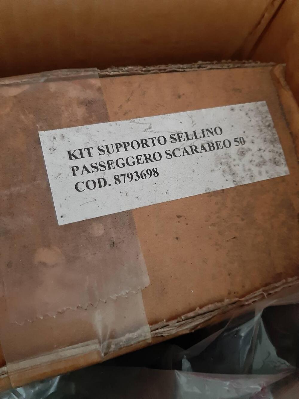 Sellino passeggero Scarabeo con pedane Aprilia (3)