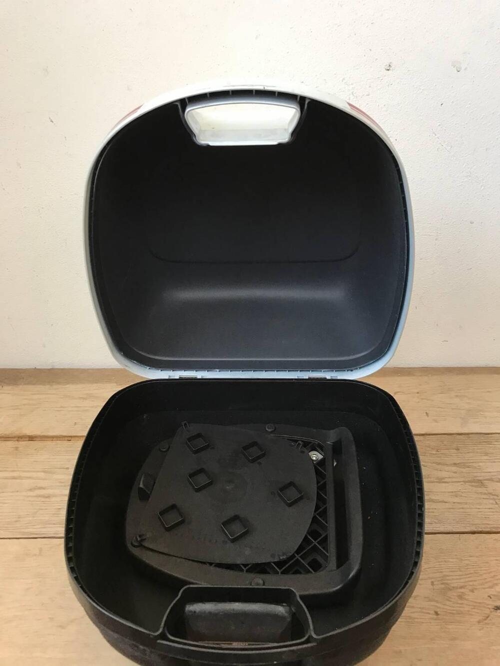 Bauletto Givi 28Lt S.L (6)