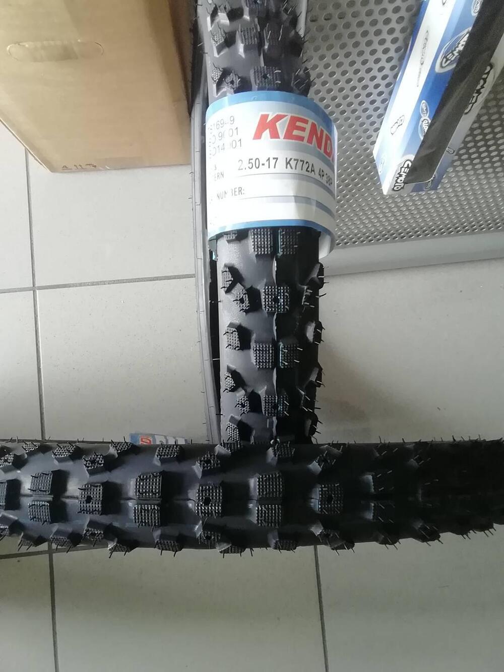 Gomme 2, 50/17 kenda cross (2)
