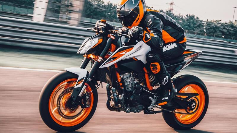 KTM Duke 890R: rivedi la diretta con le risposte ai lettori