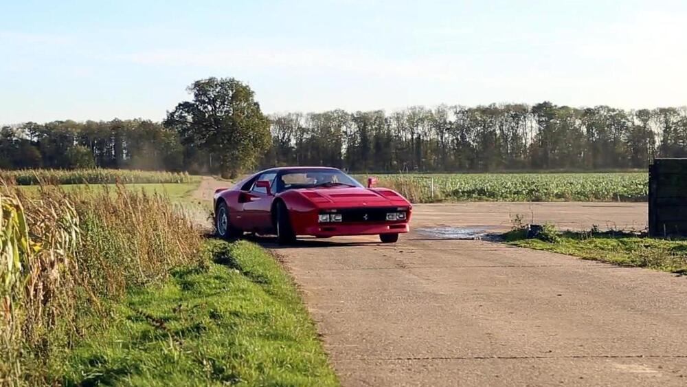 La 288 GTO da fuori sembra quella di Magnum PI ma sotto, &egrave; un&#039;altra cosa proprio