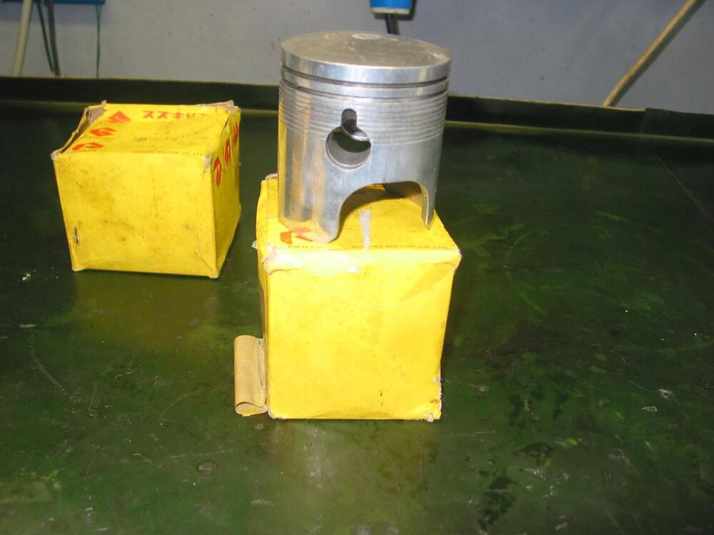 Pistone Suzuki GT500 (2)