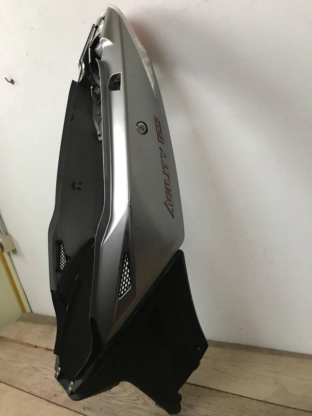 Carena post dx-sx con fanale Kymco Agility 1 tipo (2)