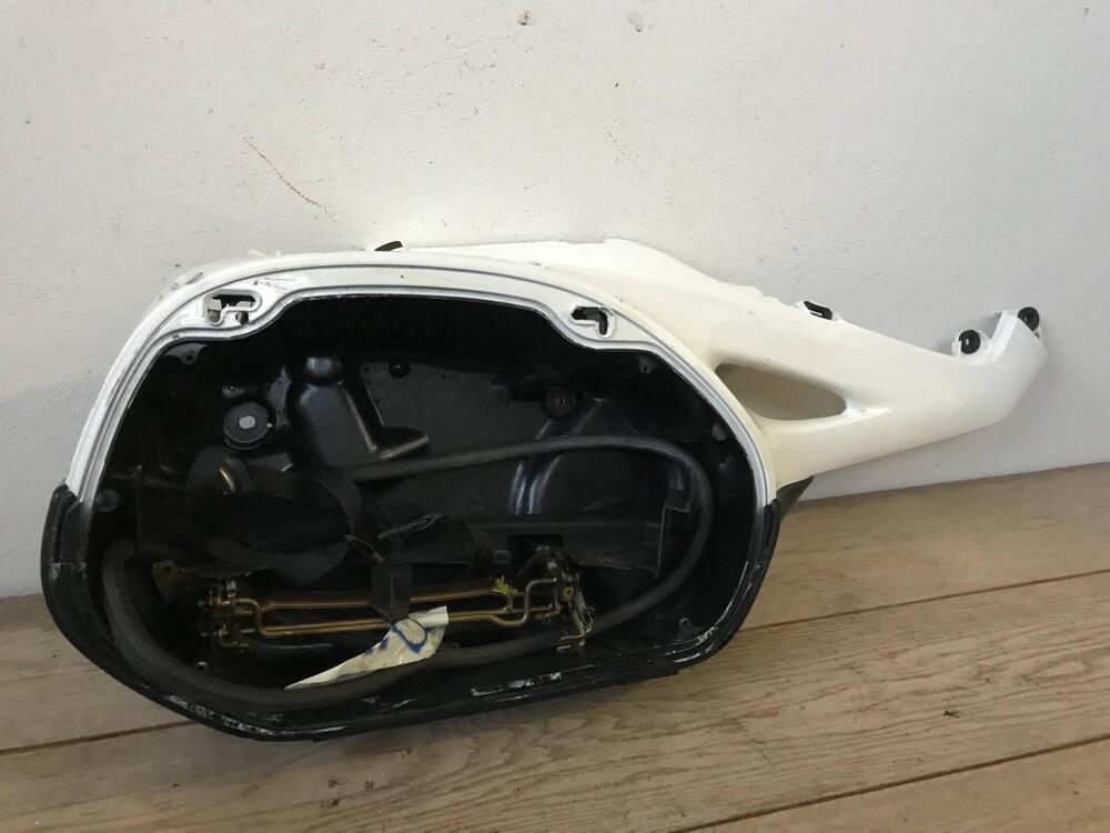 Borsa post dx bianca Honda Deuville 650 2002-2004 (5)