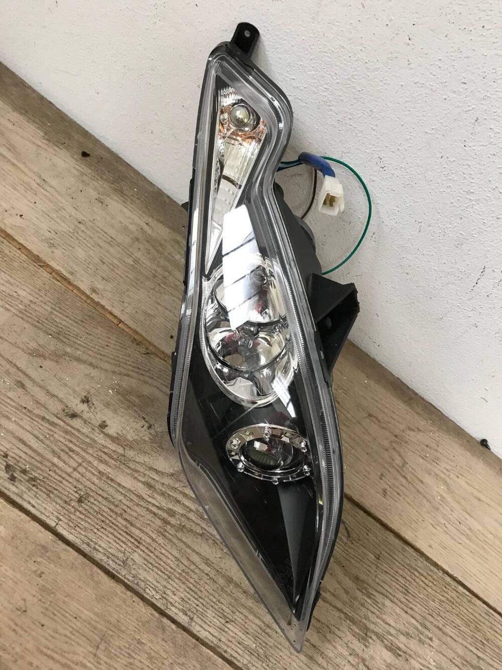 Fanale ant dx Kymco DT 300 S.L