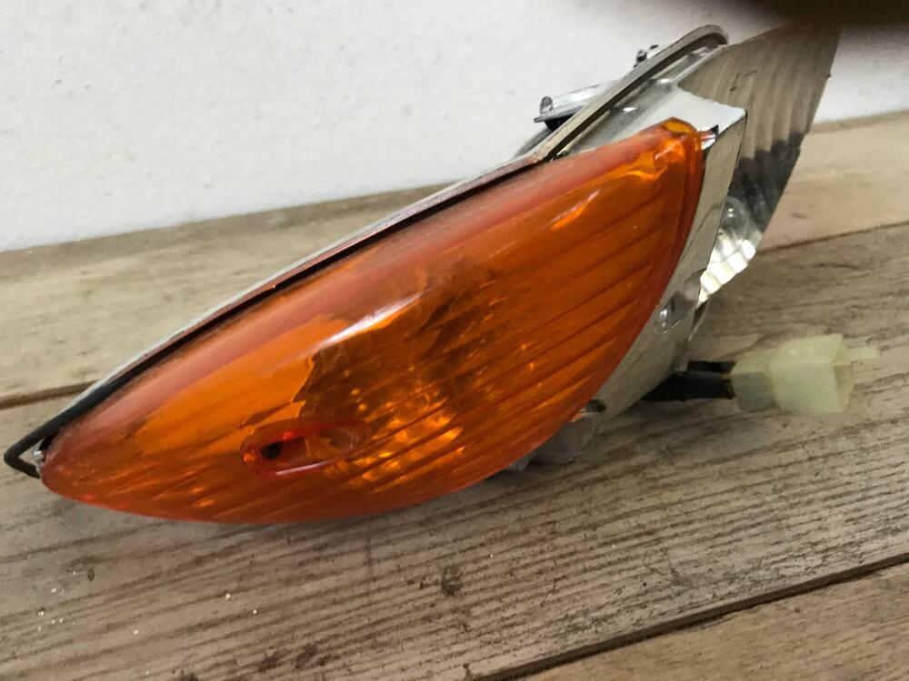 Fanale post Honda SH S.L (2)